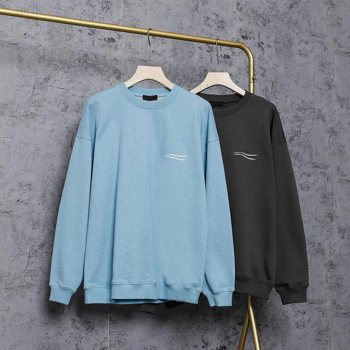 Fashion designer men's sweatshirts spring and autumn new long-sleeved T-shirts for men and women can wear couple casual sports hoodless, Royal blue
Fashion designer men's sweatshirts spring and autumn new long-sleeved T-shirts for men and women can wear couple casual sports hoodless, Royal blue