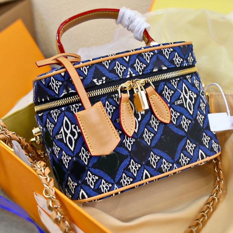 Quality Barrel Shaped Crossbody Bags Ladies Chain Bag Classic Square Box Handbag Women Cosmetic Case Blue Old Flower Denim
Quality Barrel Shaped Crossbody Bags Ladies Chain Bag Classic Square Box Handbag Women Cosmetic Case Blue Old Flower Denim