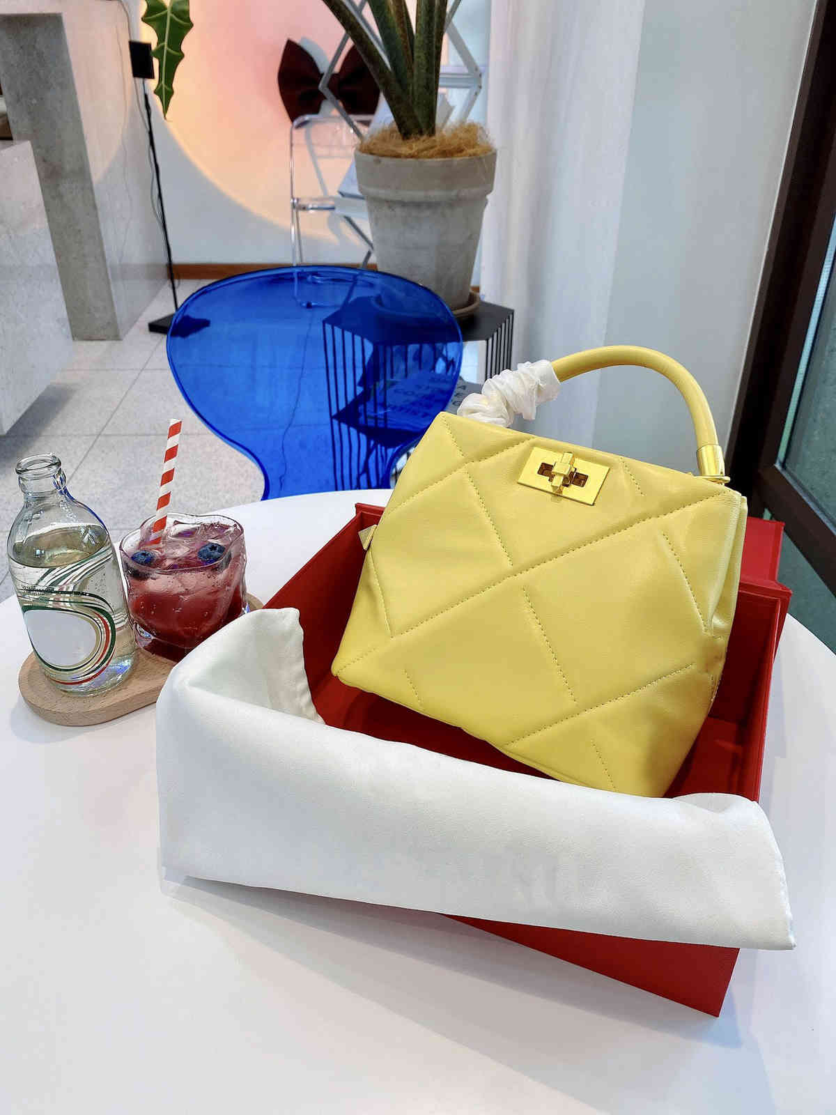 Deslgner Handbag Makeup Bag Santa Pant Handbags Tote Ladies Multi Pochette Fashionable And Luxurious Purses Wallet Shopping Purse totes
Deslgner Handbag Makeup Bag Santa Pant Handbags Tote Ladies Multi Pochette Fashionable And Luxurious Purses Wallet Shopping Purse totes