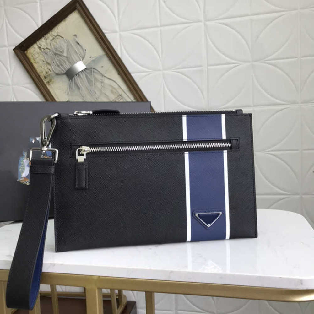 5A+Designers Classic men's handbags are hot sellers Sell the latest styles 2NH005 fashion bags zipper Cowhide has excellent texture Exquisite bags
5A+Designers Classic men's handbags are hot sellers Sell the latest styles 2NH005 fashion bags zipper Cowhide has excellent texture Exquisite bags