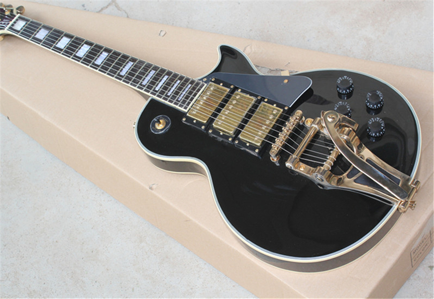 High Quality Custom Shop Black Electric Guitar Beauty Jazz 3 Pickups Mahogany Body Rosewood Fingerboard with Golden Hardware
High Quality Custom Shop Black Electric Guitar Beauty Jazz 3 Pickups Mahogany Body Rosewood Fingerboard with Golden Hardware