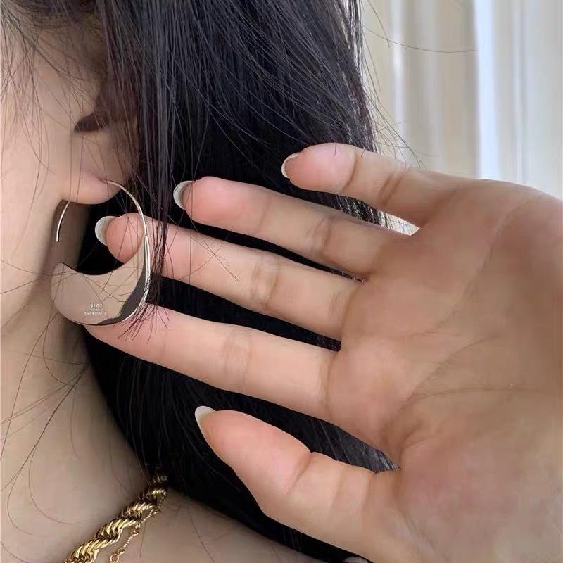 Hoop & Huggie Chic Minimalist Metal Half Moon Circle Dangle Earrings Classic Curve Semicircle Disc Titanium Steel Hook
Hoop & Huggie Chic Minimalist Metal Half Moon Circle Dangle Earrings Classic Curve Semicircle Disc Titanium Steel Hook