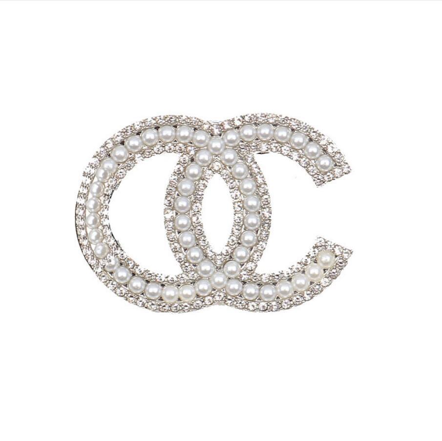 Luxury Women Designer Brand Letter Brooches 18K Gold Plated Inlay Crystal Rhinestone Jewelry Brooch Charm Girl Pearl Pin Womens Marry, Gray
Luxury Women Designer Brand Letter Brooches 18K Gold Plated Inlay Crystal Rhinestone Jewelry Brooch Charm Girl Pearl Pin Womens Marry, Gray