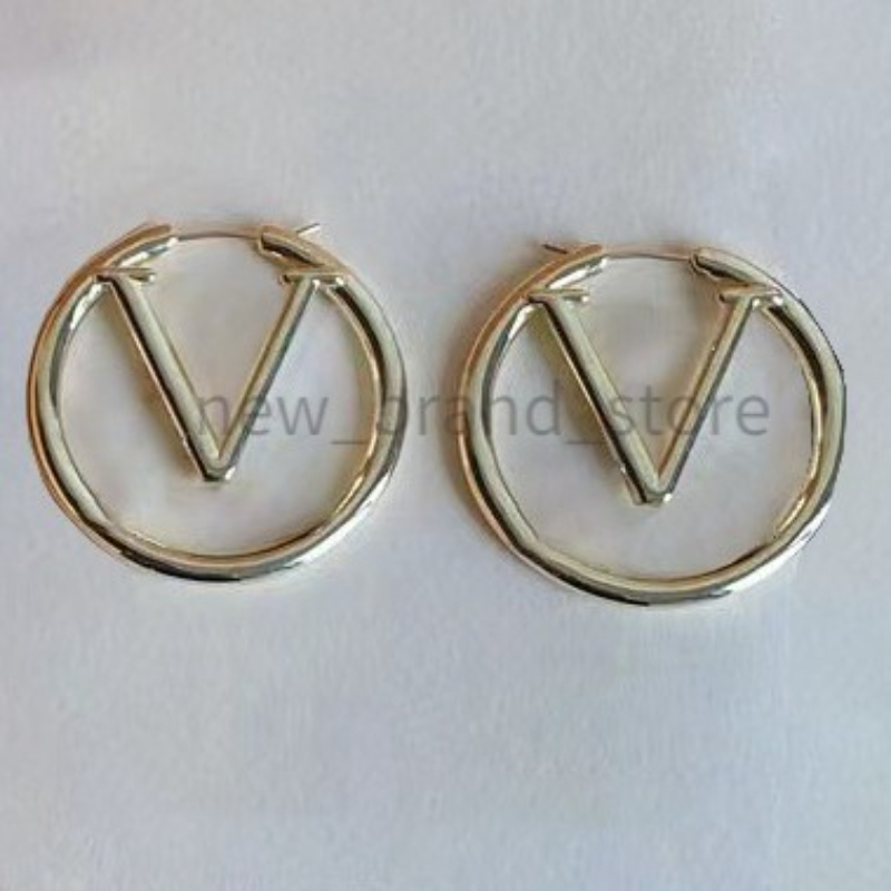 Designer earrings Fashion gold hoop earrings for lady Women Party Wedding Lovers gift earings
Designer earrings Fashion gold hoop earrings for lady Women Party Wedding Lovers gift earings