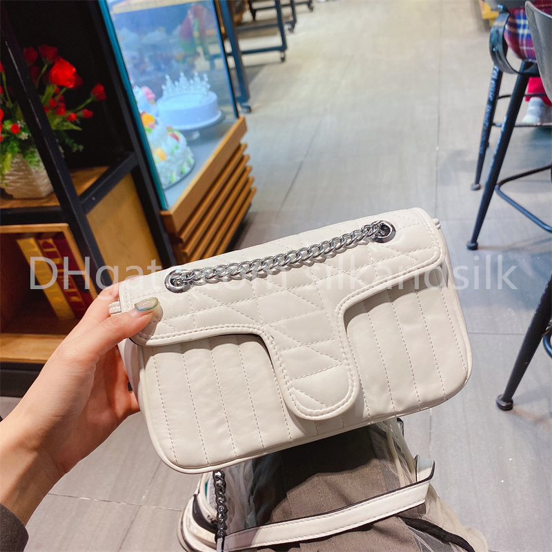 Designer Womens Messenger Bag Luxury One shoulder Cross Body Bags Classic Ladies Metal Chain Handbag Commuter Fashion Shiny Leather Lingge Stitched Bag, Multi-color
Designer Womens Messenger Bag Luxury One shoulder Cross Body Bags Classic Ladies Metal Chain Handbag Commuter Fashion Shiny Leather Lingge Stitched Bag, Multi-color