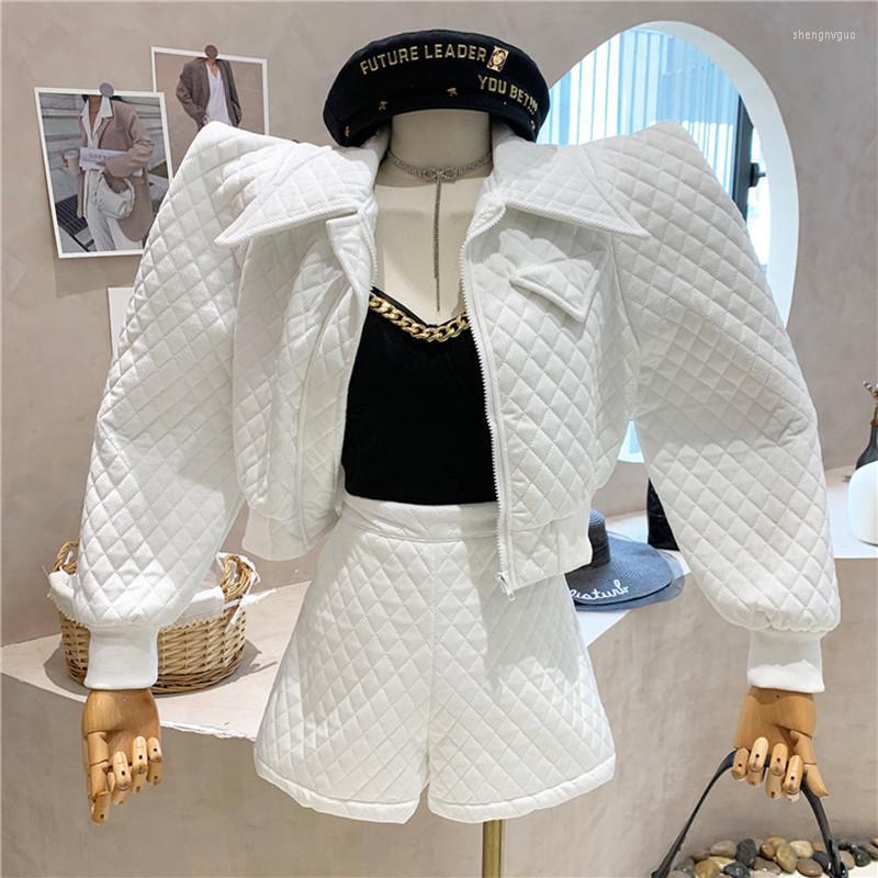 Women's Tracksuits Niche Design Clothing 2022 Winter Plaid Long Sleeve Loose Suede Top High Waist And Wide Leg Shorts Two-piece Set, Black
Women's Tracksuits Niche Design Clothing 2022 Winter Plaid Long Sleeve Loose Suede Top High Waist And Wide Leg Shorts Two-piece Set, Black