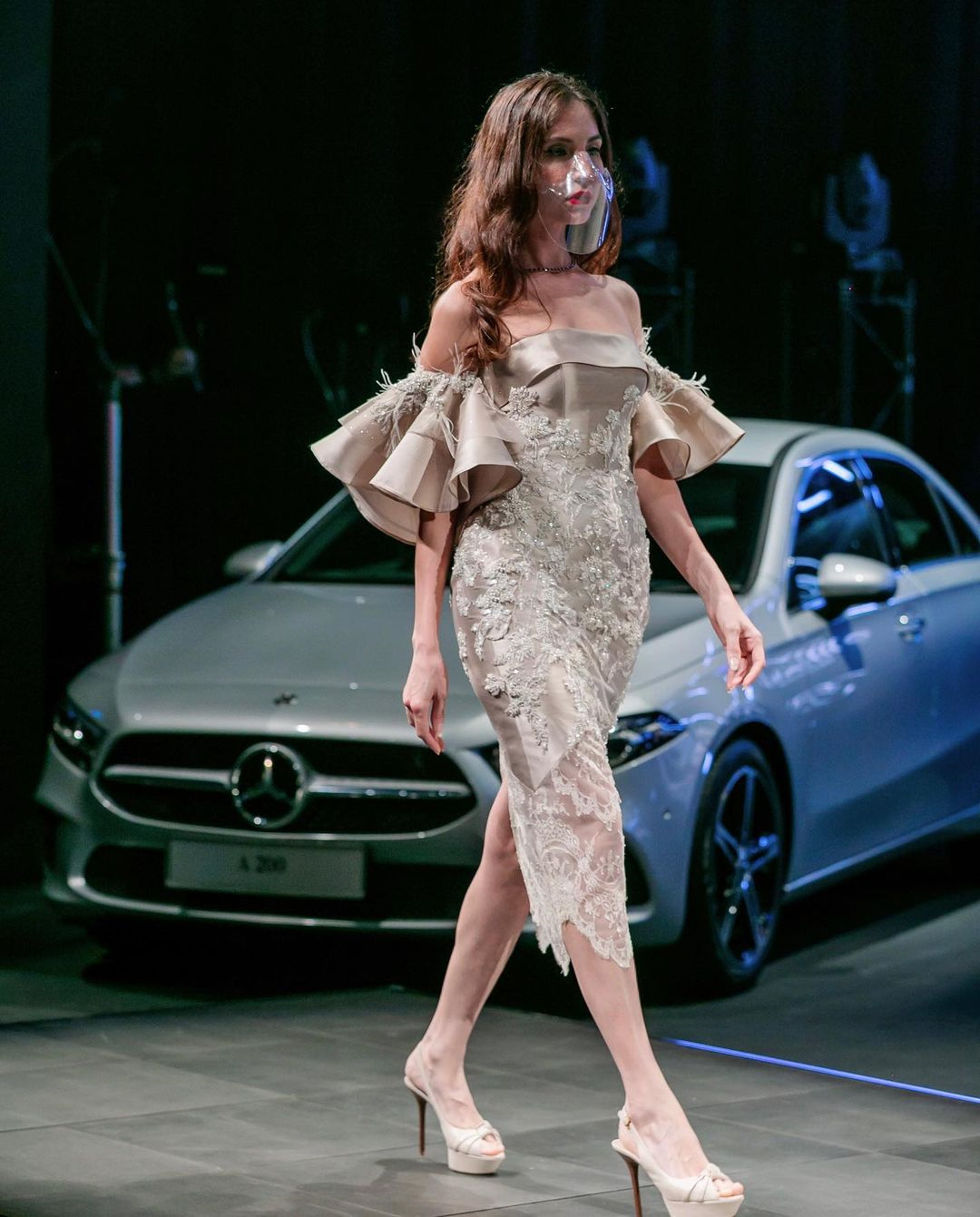 Gorgeous Off Shoulder Prom Dresses Cap Sleeves Feathers Lace Appliques Evening Dress Custom Made Tea Length Back Split Party Gown