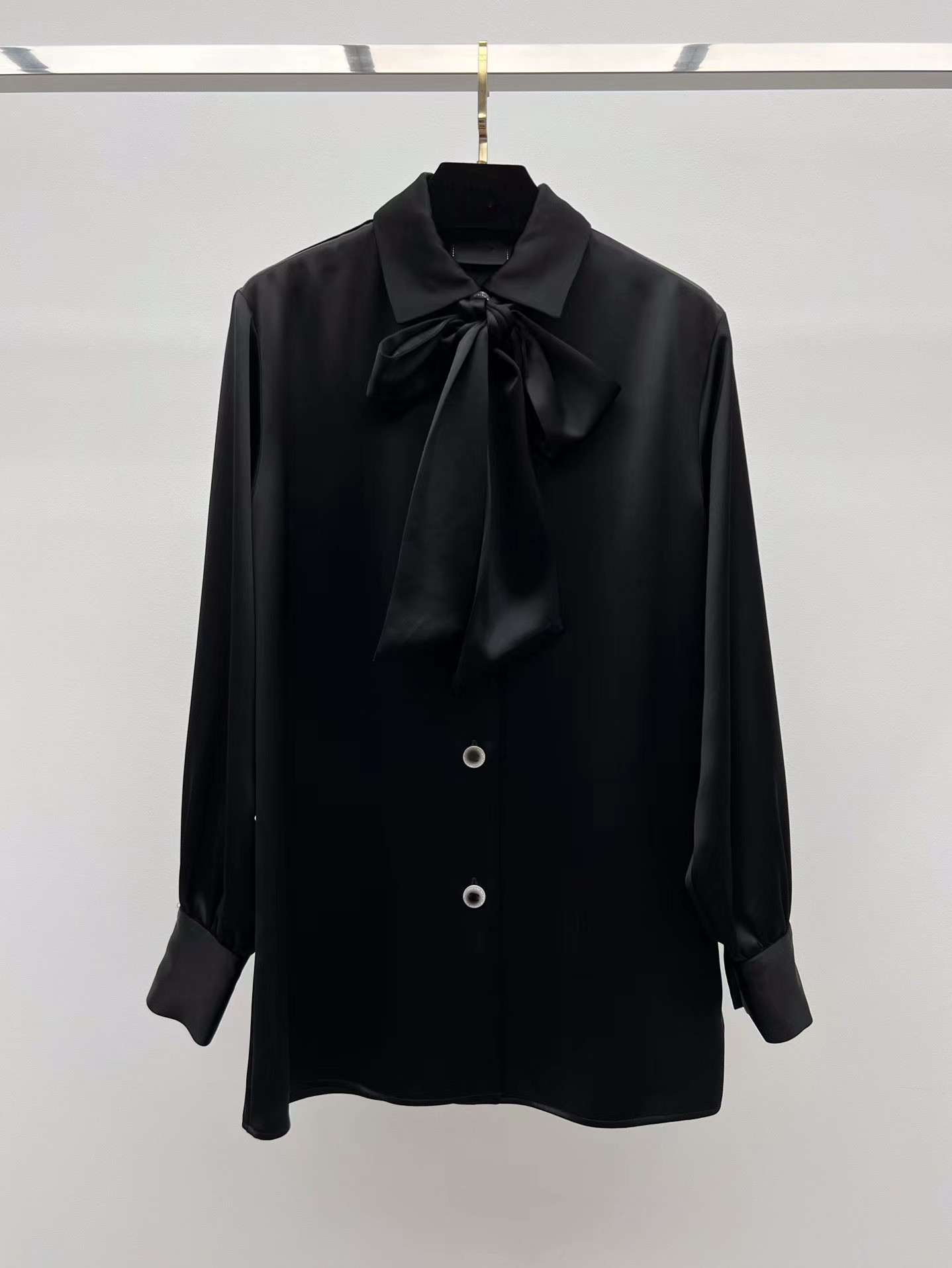 2022 Autumn Lapel Neck Long Sleeve Milan Runway Shirts Designer Blouses Brand Same Style Shirts 0731-1, Black 
2022 Autumn Lapel Neck Long Sleeve Milan Runway Shirts Designer Blouses Brand Same Style Shirts 0731-1, Black