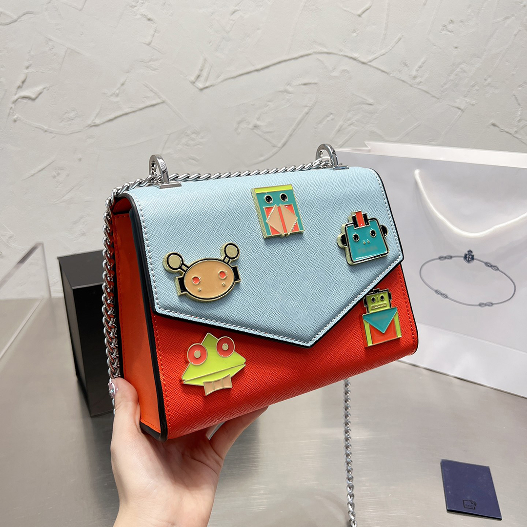 Classic Triangle Sign Chain Shoulder Bags Italy Brand Enamel Decoration Women Underarm Handbags Luxury Designer High Quality Genuine Leather Crossbody Bag 22CM, Blue
Classic Triangle Sign Chain Shoulder Bags Italy Brand Enamel Decoration Women Underarm Handbags Luxury Designer High Quality Genuine Leather Crossbody Bag 22CM, Blue