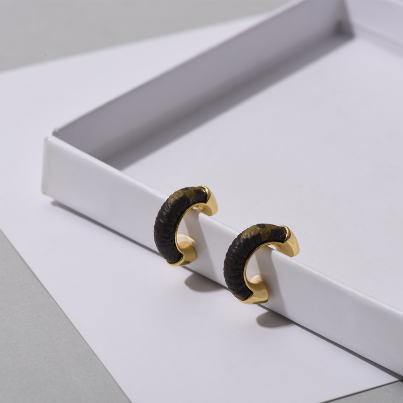 Gold Color Top Quality Titanium Steel Women Designer Stud Luxury Style Couple Earrings For Christmas Gifts
Gold Color Top Quality Titanium Steel Women Designer Stud Luxury Style Couple Earrings For Christmas Gifts