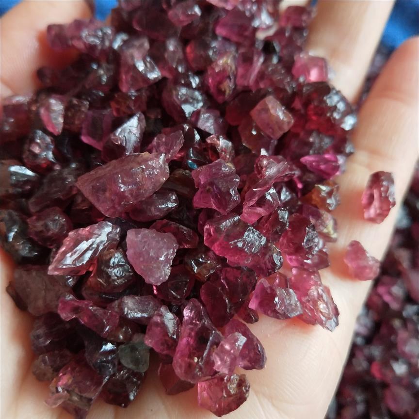 Natural garnet stone quartz crystal Tumbled Stone crystal healing stone Irregular Size 5--15 mm Color pink red276M
Natural garnet stone quartz crystal Tumbled Stone crystal healing stone Irregular Size 5--15 mm Color pink red276M