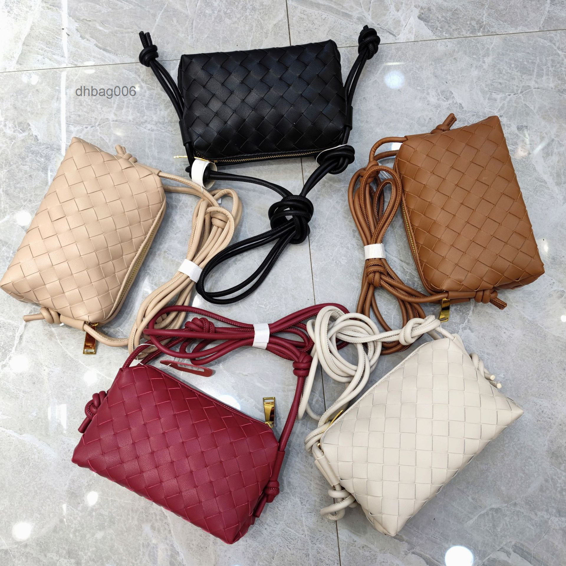 Designer Bag 2022 Venetas s Woven Cloud Leather Dumpling Single Shoulder Cross Bottegas, White
Designer Bag 2022 Venetas s Woven Cloud Leather Dumpling Single Shoulder Cross Bottegas, White