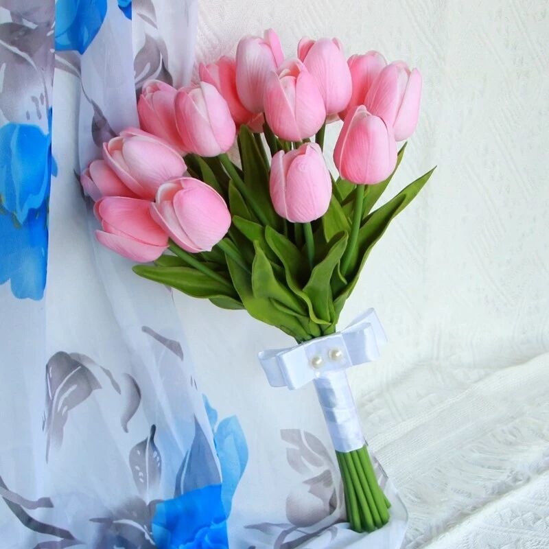 Anti-true flower forest Eucalyptus bride holding flowers white tulips happiness grass mix and match bouquet wedding flowers
