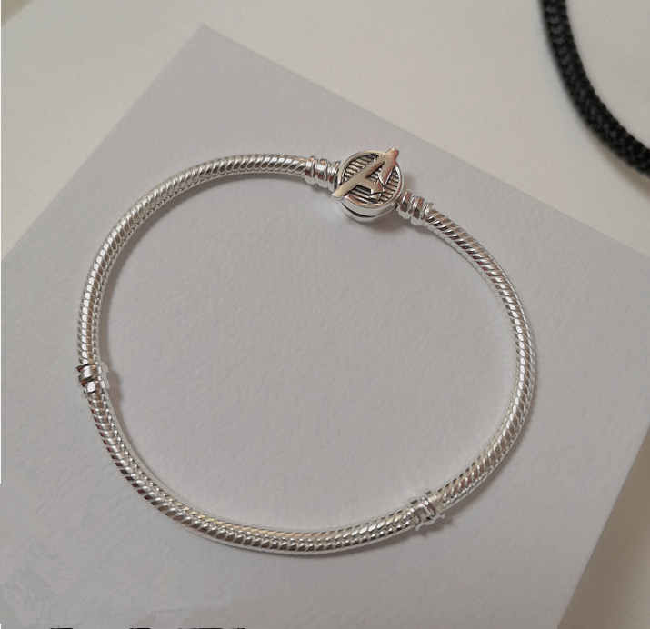New 100% 925 Sterling Silver Movie Mave Captin bracelets with Logo Clasp Moments Snake Chain For Women Fit Pandora Charms Beads Jewelry DIY Bracelet 590784C00
New 100% 925 Sterling Silver Movie Mave Captin bracelets with Logo Clasp Moments Snake Chain For Women Fit Pandora Charms Beads Jewelry DIY Bracelet 590784C00