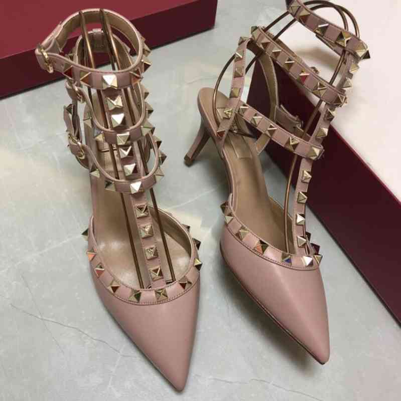 Designer 6cm Sandals Women High Heel Genuine Leather Wedding Shoes with Rivets Black/nude Classics 35-43 8CFQ P8FV, 1# shoe box
Designer 6cm Sandals Women High Heel Genuine Leather Wedding Shoes with Rivets Black/nude Classics 35-43 8CFQ P8FV, 1# shoe box