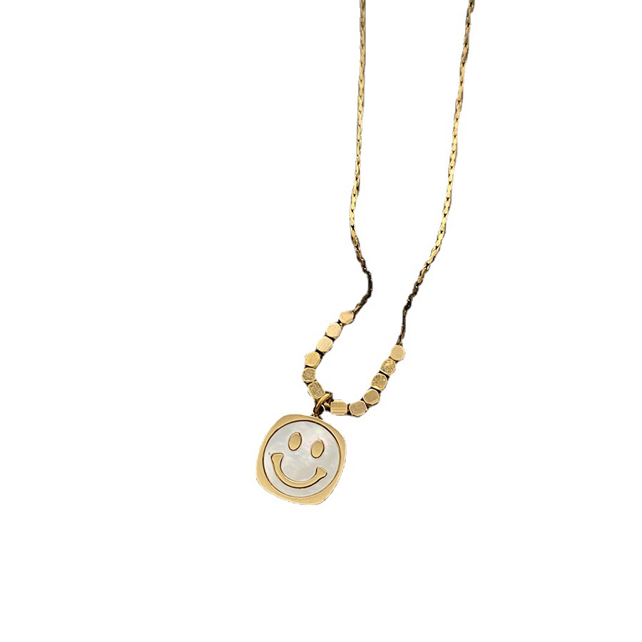 Fashion White Shell Smile Pendant Necklace for Women Gift