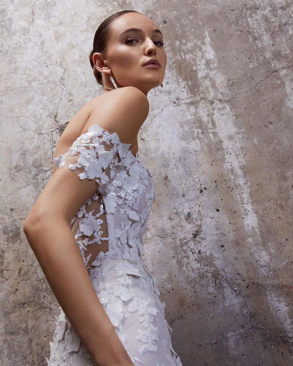 Sheath Wedding Dresses Sequins Appliques Causal Simple And Stylish Long Sleeves Strapless Tulle Lace Bateau Neck Floor Length Plus Size Custom Made Ve