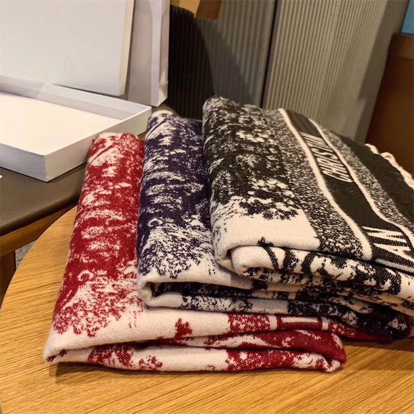 Winter warm designer Scarves gentleman striped wool mens scarf fashion fringed womens scarfs Gift box available Size 70cm 180cm X0903B
Winter warm designer Scarves gentleman striped wool mens scarf fashion fringed womens scarfs Gift box available Size 70cm 180cm X0903B