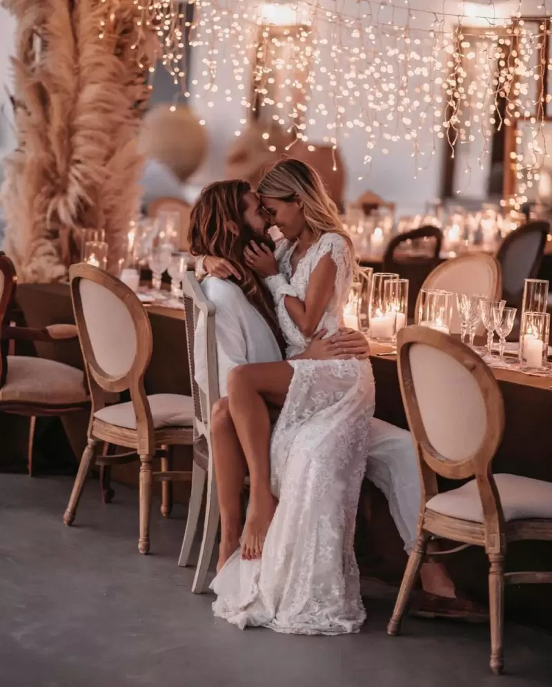 Bohemian Wedding Dresses Lace V-Neck Elegant Wedding Gown Boho Beach Bridal Dress Long Sleeves Open Back vestido novia