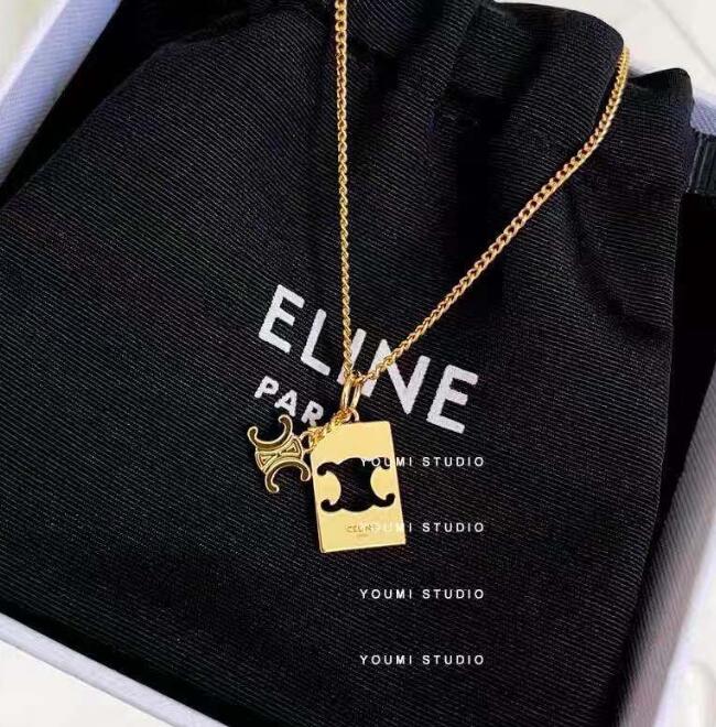 Arc de Triomphe necklace female interlocking hollowed-out square pendant clavicle chain
Arc de Triomphe necklace female interlocking hollowed-out square pendant clavicle chain