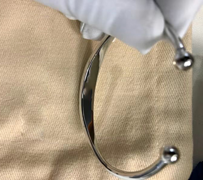 Bracelets L Letter Bracelet Enamel Bangle Titanium Steel Stainless Steel Men's and Women's Fashion Models Beautiful
Bracelets L Letter Bracelet Enamel Bangle Titanium Steel Stainless Steel Men's and Women's Fashion Models Beautiful