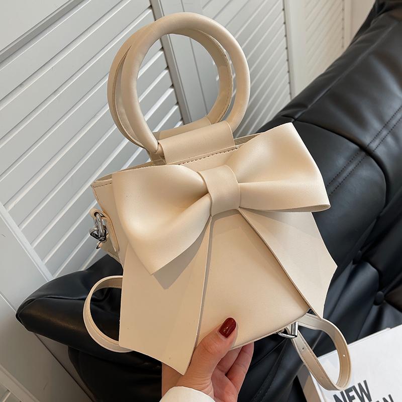 Evening Bags Luxury Pu Leather Women Handbags Bucket High Quality Ladies Small Shoulder Messenger Designer Female Crossbody BagEvening, Beige
Evening Bags Luxury Pu Leather Women Handbags Bucket High Quality Ladies Small Shoulder Messenger Designer Female Crossbody BagEvening, Beige
