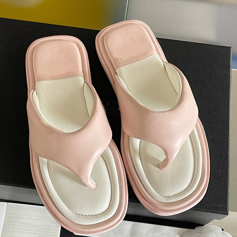 2022 Woman Slippers Genuine Leather Sandal Slides Classic Diamond Pattern Flip Flop Comfortable EVA Foam Rubber Sole Summer Sandals Fashion
2022 Woman Slippers Genuine Leather Sandal Slides Classic Diamond Pattern Flip Flop Comfortable EVA Foam Rubber Sole Summer Sandals Fashion