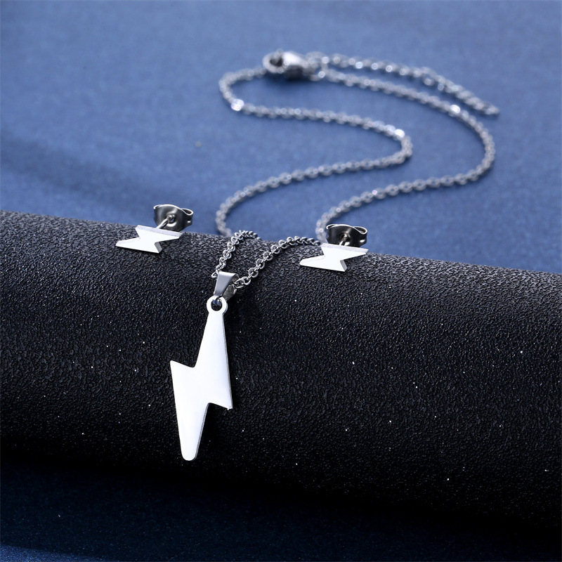 Fashion Lightning Pendant Necklace Stud Earrings Set Stainless Steel Chain Glossy Simple Jewelry Gift for Women men boy girl, Silver
Fashion Lightning Pendant Necklace Stud Earrings Set Stainless Steel Chain Glossy Simple Jewelry Gift for Women men boy girl, Silver