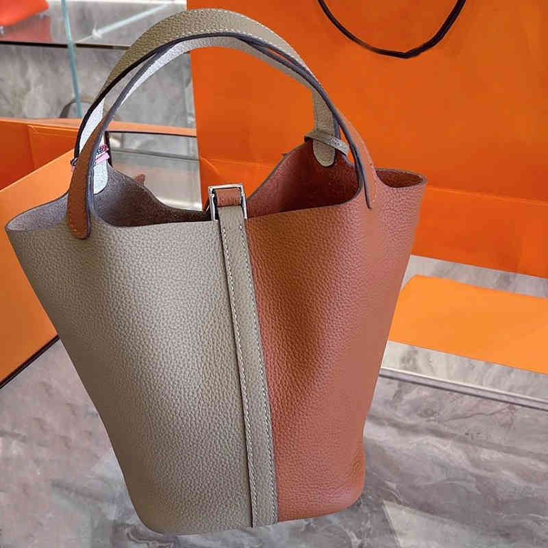 Shoulder Bag Bucket Woman Bags Designer Handbags Crossbody Bags Leather Handbag Women Fashion Classic Messenger Vintage Bag Clutches 0525, Her052530
Shoulder Bag Bucket Woman Bags Designer Handbags Crossbody Bags Leather Handbag Women Fashion Classic Messenger Vintage Bag Clutches 0525, Her052530
