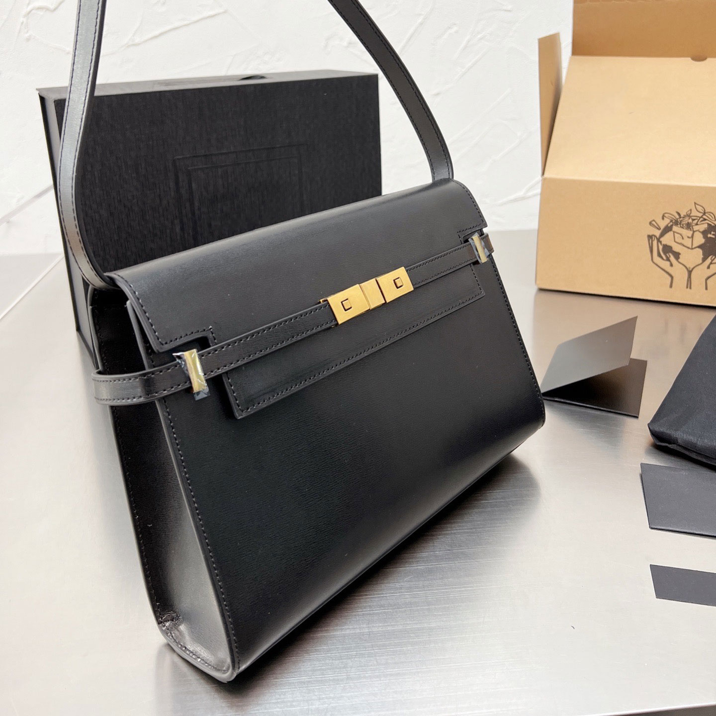 High quality 2022 new business bag versatile ladies fashion design leather clamshell Manhattan baguette shoulder bag, I need look other product
High quality 2022 new business bag versatile ladies fashion design leather clamshell Manhattan baguette shoulder bag, I need look other product