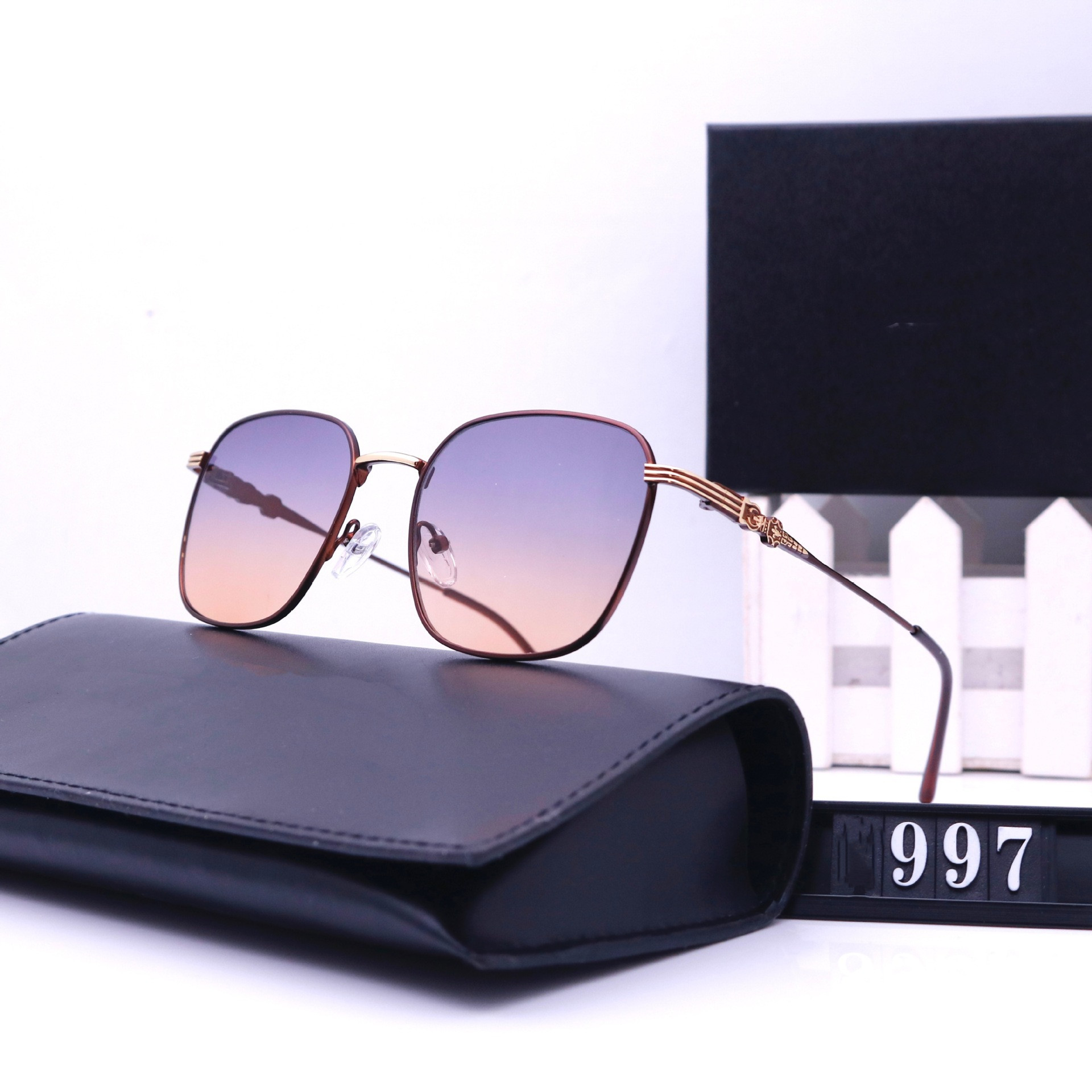 Wholesale Designer Sunglasses Original Eyeglasses Outdoor Shades PC Frame Fashion Classic Lady Mirrors for Women and Men Glasses Unisex Original Box 88
Wholesale Designer Sunglasses Original Eyeglasses Outdoor Shades PC Frame Fashion Classic Lady Mirrors for Women and Men Glasses Unisex Original Box 88