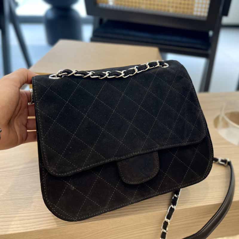 2022Ss Luxury Flap Messenger Bags Buckskin Black Shoulder Designer Bag Gold-Tone Metal Chain Hardware Timeless Diamond Quilting Handbag Crossbody Bags Women 25cm Z
2022Ss Luxury Flap Messenger Bags Buckskin Black Shoulder Designer Bag Gold-Tone Metal Chain Hardware Timeless Diamond Quilting Handbag Crossbody Bags Women 25cm Z