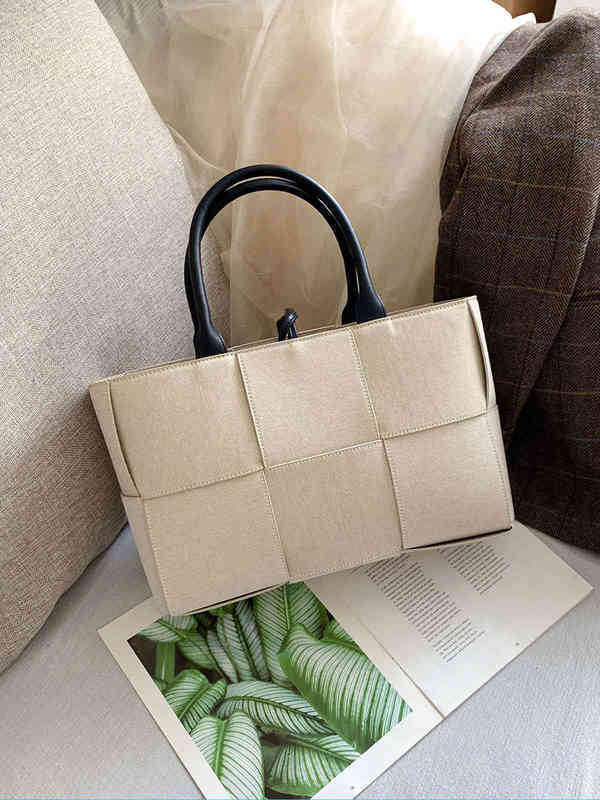 Original Edition Venetas's Designer Handbags Bottegass's Bag Canvas Tote Woven A4 College Student Class Female Summer Commute Capacity Large Handbag
Original Edition Venetas's Designer Handbags Bottegass's Bag Canvas Tote Woven A4 College Student Class Female Summer Commute Capacity Large Handbag