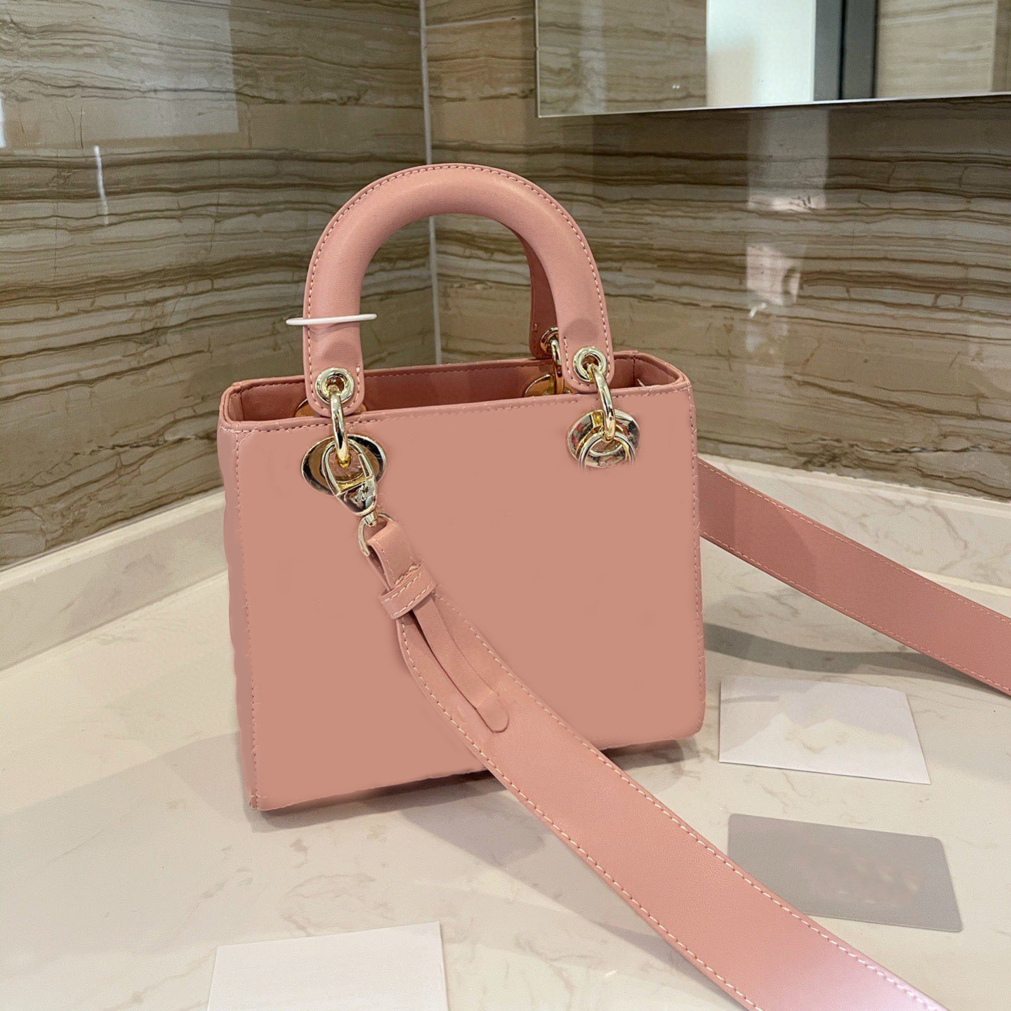 Stunning Shoulder Lady Bags 2022 Luxurys Designers Bags 20CM Messenger Women Totes Fashion Classic Handbags Printed Crossbody Clutch Wallet Handbag Top Quality, No bags
Stunning Shoulder Lady Bags 2022 Luxurys Designers Bags 20CM Messenger Women Totes Fashion Classic Handbags Printed Crossbody Clutch Wallet Handbag Top Quality, No bags
