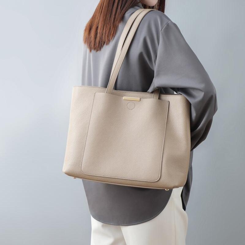 Cross Body 2022 Brand Large Capacity Women Tote Shoulder Bag Genuine Leather Luxury Designer Ladies Purses And Handbags High Quality, Dark grey
Cross Body 2022 Brand Large Capacity Women Tote Shoulder Bag Genuine Leather Luxury Designer Ladies Purses And Handbags High Quality, Dark grey