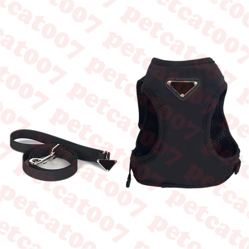Designer Pets Harnesses Leashes Set Triangle Logo Dogs Collars Leash Fashion Black Pet Charms Supplies
Designer Pets Harnesses Leashes Set Triangle Logo Dogs Collars Leash Fashion Black Pet Charms Supplies