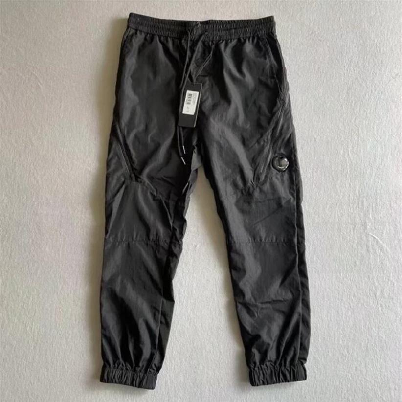 2022 SS Metal nylon men pants one lens logo zipper pocket male pant outdoor tracksuit casual jogging trousers black244S, Khaki
2022 SS Metal nylon men pants one lens logo zipper pocket male pant outdoor tracksuit casual jogging trousers black244S, Khaki