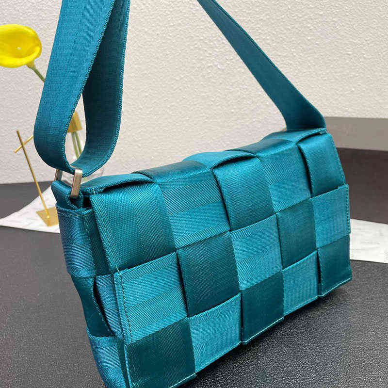 Fashion Nylon Woven Pillow Shape Women Shoulder Bags Designer Brand Crossbody Bag Luxury Canvas Messenger Bag Square Flap Purses G220509, Auburn
Fashion Nylon Woven Pillow Shape Women Shoulder Bags Designer Brand Crossbody Bag Luxury Canvas Messenger Bag Square Flap Purses G220509, Auburn