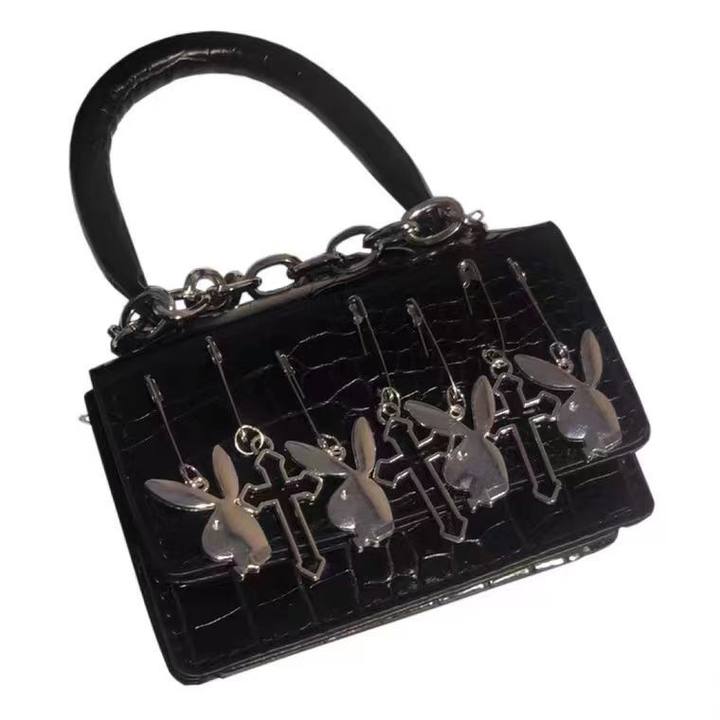 Harajuku Gothic Shoulder Bags Woman Metal Punk Moto Biker Style Female Handbags Cross Paper Clip Rabbit Dark Messenger Bag Purses
Harajuku Gothic Shoulder Bags Woman Metal Punk Moto Biker Style Female Handbags Cross Paper Clip Rabbit Dark Messenger Bag Purses