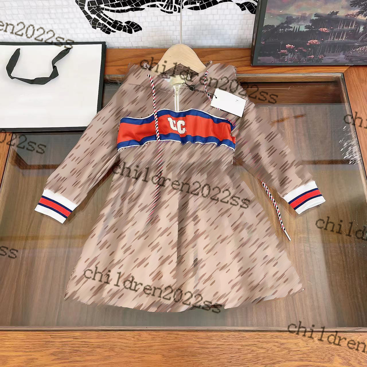 2022FW girls hooded dresses newly brand designer mesh skirts kids dress for girl long sleeve dress sweaters brown skirt cotton pleated-skirt with bags, 1#
2022FW girls hooded dresses newly brand designer mesh skirts kids dress for girl long sleeve dress sweaters brown skirt cotton pleated-skirt with bags, 1#