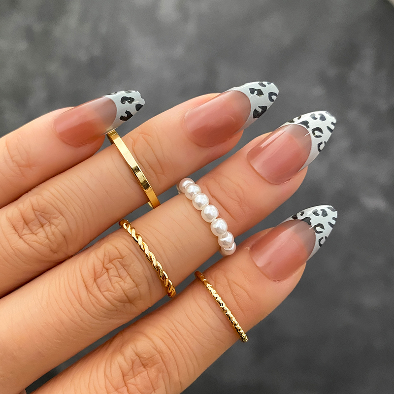 Vintage Pearl Circle Alloy Joint Ring Set for Women Minimalist Gold Color Twisted Midi Round Fashion Trend Jewelry 220716
Vintage Pearl Circle Alloy Joint Ring Set for Women Minimalist Gold Color Twisted Midi Round Fashion Trend Jewelry 220716