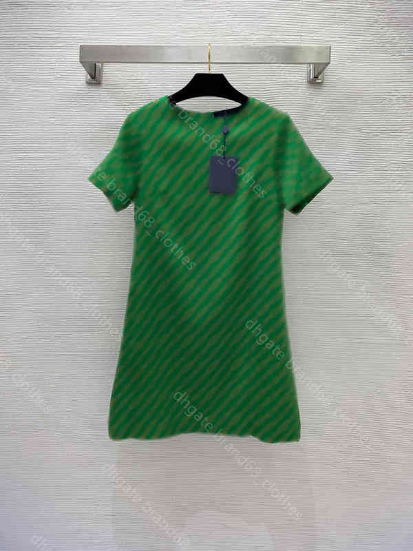 22ss designer women dresses shirt A type fashion short sleeve princess dress cotton logo print summer casual zipper shirtdress brand 5A female Apparel wholesale a1
22ss designer women dresses shirt A type fashion short sleeve princess dress cotton logo print summer casual zipper shirtdress brand 5A female Apparel wholesale a1