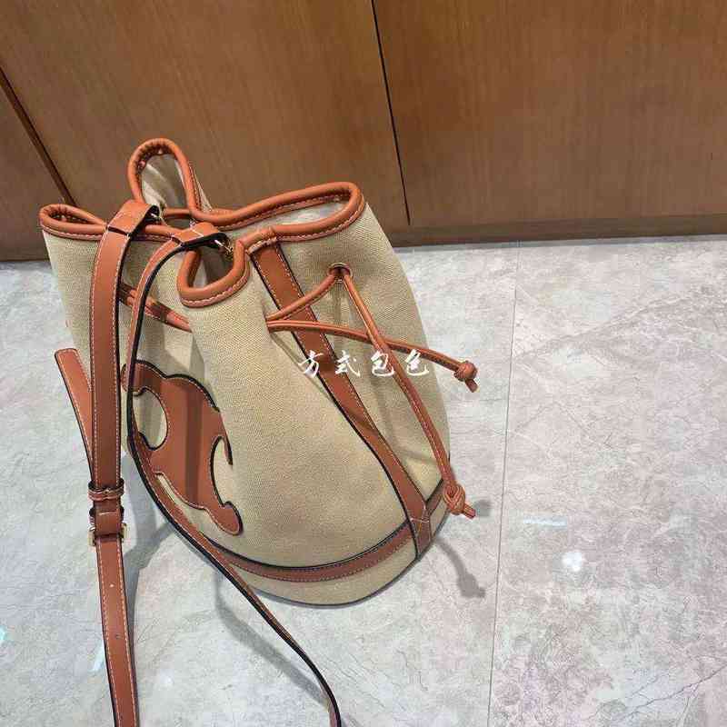 Factory Online Export Designer Brand Bags Women's and New Net Red Fashion Single Shoulder Messenger with the Same Versatile Trend Small Square, Brown
Factory Online Export Designer Brand Bags Women's and New Net Red Fashion Single Shoulder Messenger with the Same Versatile Trend Small Square, Brown