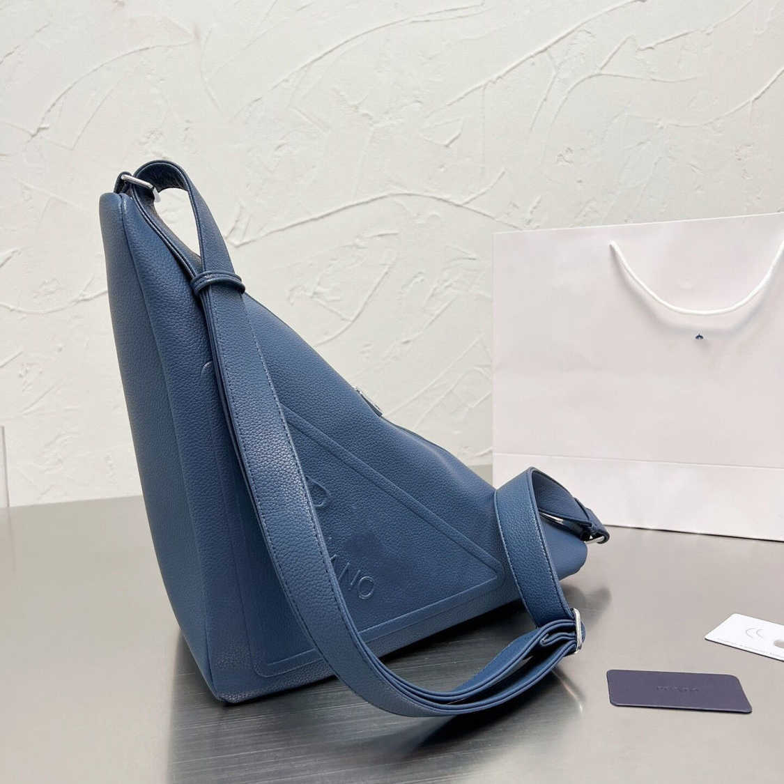 2022 Triangle Designer Bag Leather Men's and Women's Luxury Shoulder Bags with Letters Fashion Messenger Bag sj, Blue
2022 Triangle Designer Bag Leather Men's and Women's Luxury Shoulder Bags with Letters Fashion Messenger Bag sj, Blue