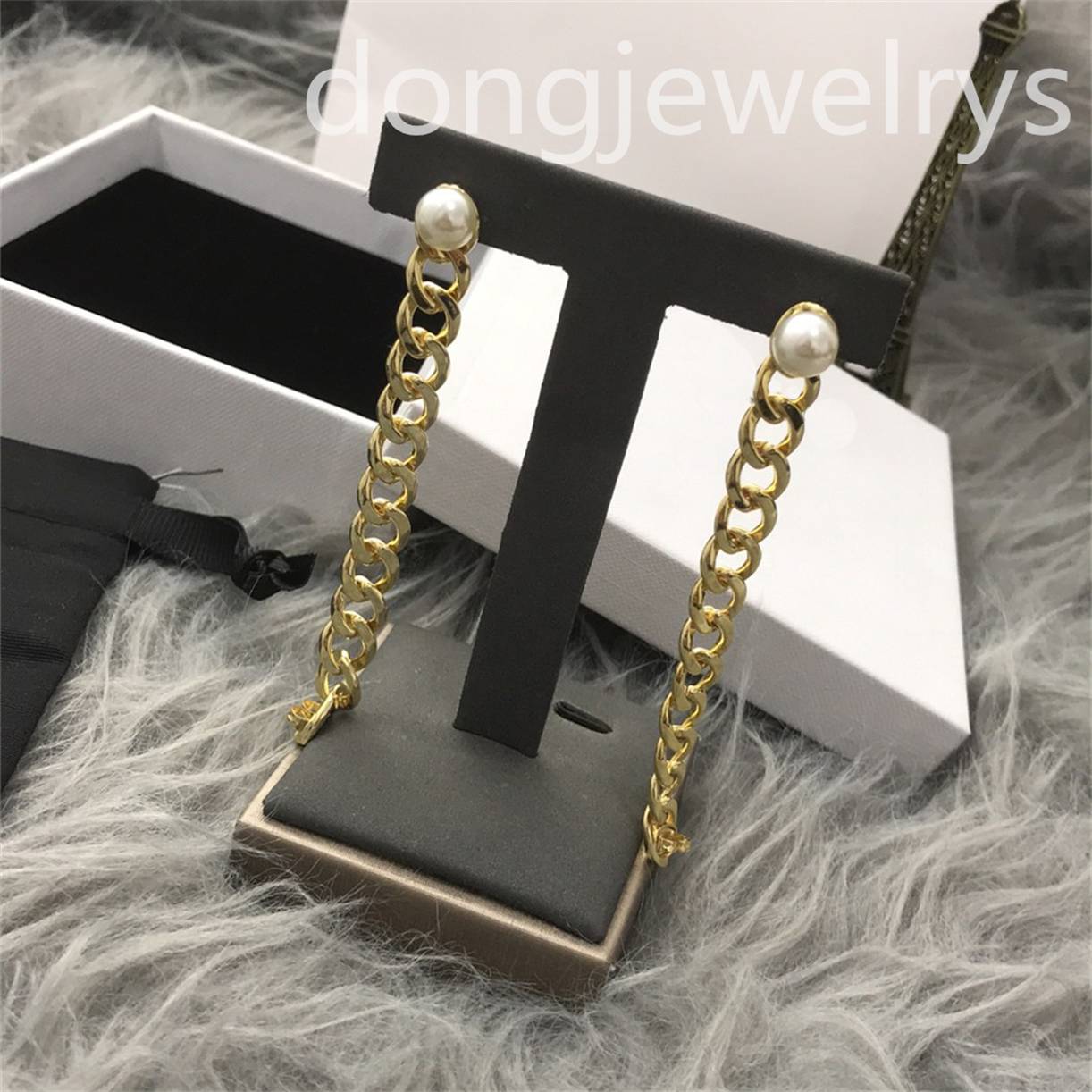Designer Charm Earrings Women Super Dangle Chandelier Stud Fashion Hoop Huggie Earings Ear Cuff Girlfriend Pearl Earrings Luxury Earring Ring Dongjewelrys
Designer Charm Earrings Women Super Dangle Chandelier Stud Fashion Hoop Huggie Earings Ear Cuff Girlfriend Pearl Earrings Luxury Earring Ring Dongjewelrys
