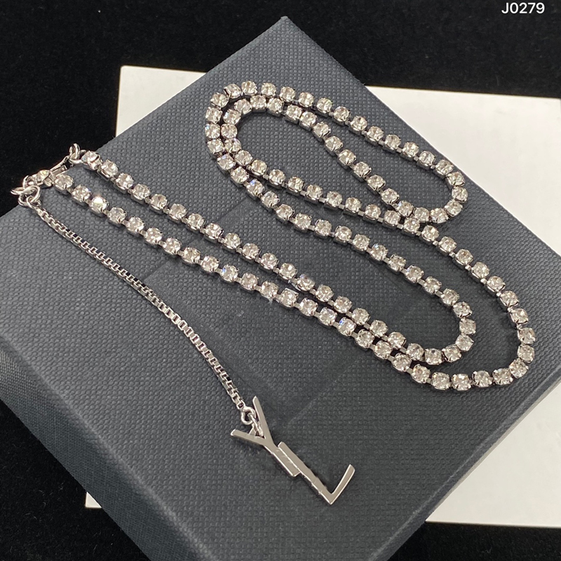 Fashion Gold Necklace Dangle Diamonds Earring For Women Designers Jewelry Luxury Letters Studs Silver Necklace Set Hoops Box Nice 22061401R, White
Fashion Gold Necklace Dangle Diamonds Earring For Women Designers Jewelry Luxury Letters Studs Silver Necklace Set Hoops Box Nice 22061401R, White