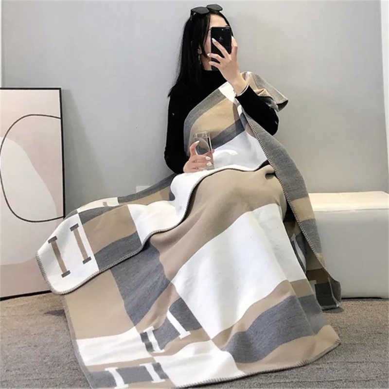 Designer Cashmere Blankets Luxury siesta Blanket Letter Home Travel Throw Summer Air Conditioner Blanket Beach Towel Womens Soft Shawl