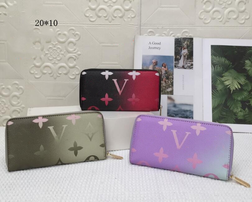Handbags 2023 Underarm Bags One Shoulder Bag Silver Large Chain Gradient Color Purse Purple Pink PU Leather Clutch Big Women's Wallets
Handbags 2023 Underarm Bags One Shoulder Bag Silver Large Chain Gradient Color Purse Purple Pink PU Leather Clutch Big Women's Wallets