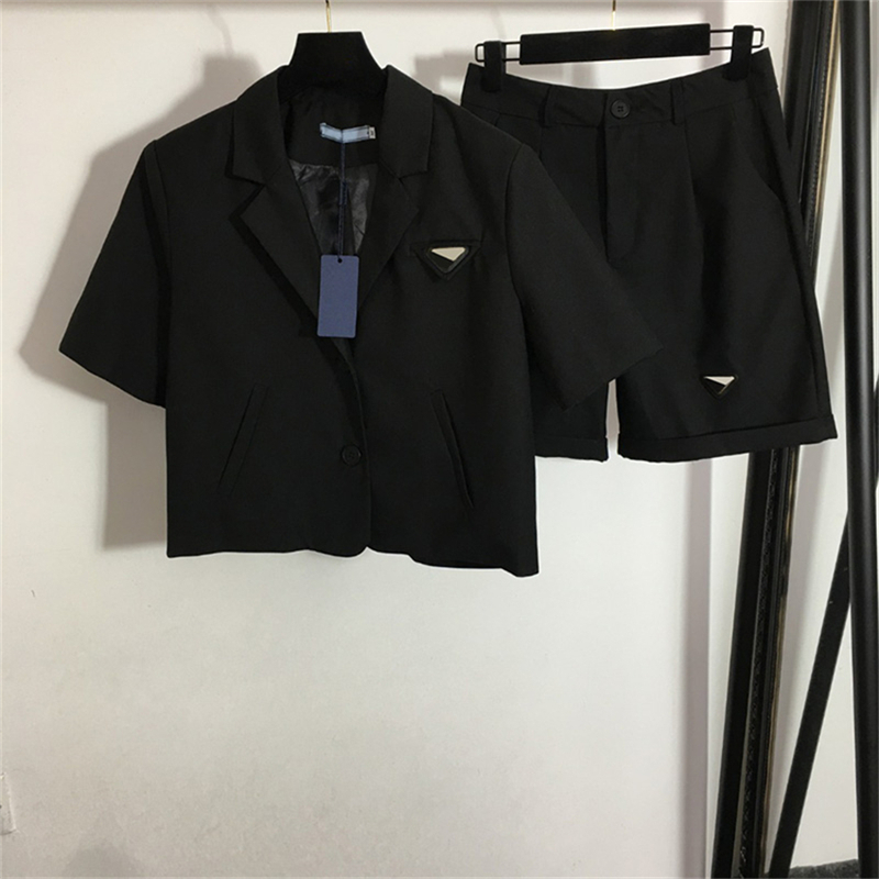 Black Womens Slim Suit Pants Triangle Badge Short Sleeve Blazer Tide Fashion Street Style Suit Shorts Set, Black tops shorts set *
Black Womens Slim Suit Pants Triangle Badge Short Sleeve Blazer Tide Fashion Street Style Suit Shorts Set, Black tops shorts set *