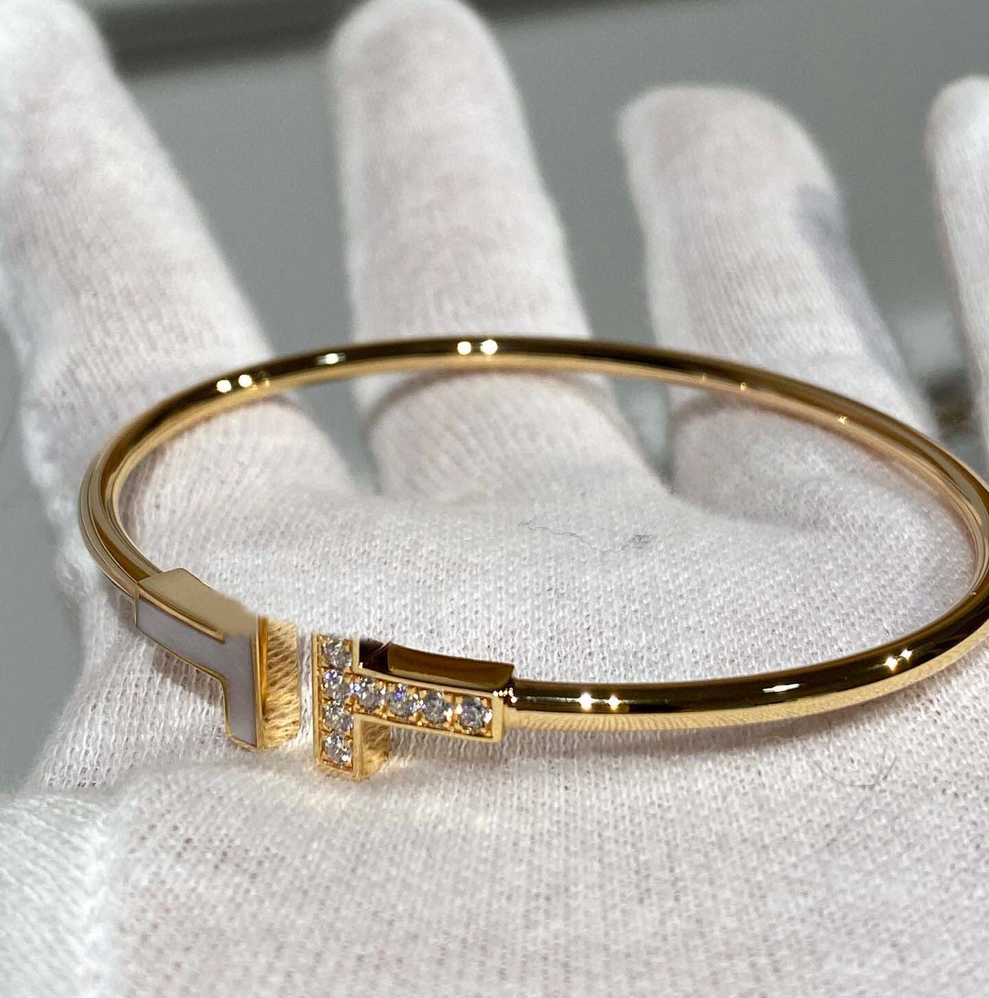 2022 Luxury quality v gold material Charm bangle opened bracelet with diamond and shell for women wedding jewelry gift have box stamp PS4000
2022 Luxury quality v gold material Charm bangle opened bracelet with diamond and shell for women wedding jewelry gift have box stamp PS4000
